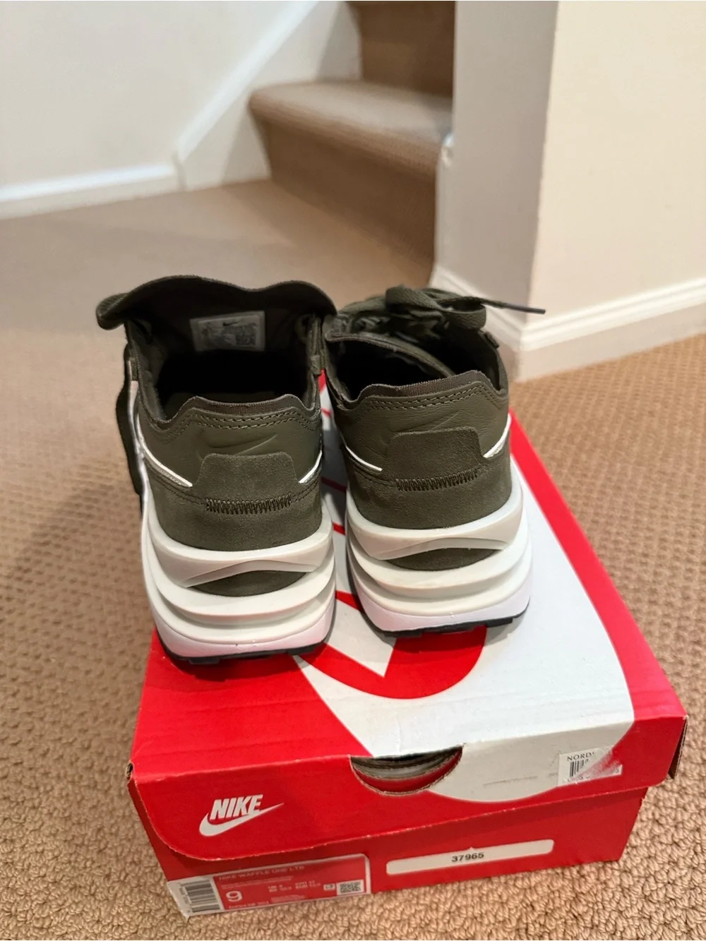 Nike Men’s Olive Green Sneakers with White Swoosh